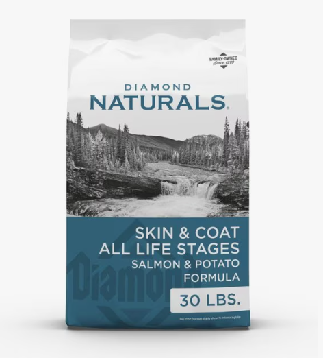 Diamond Naturals pet food package with a scenic design on a white background